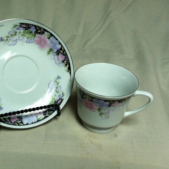 Vintage Chinese Porcelain Floral Pattern Tea Cup and Saucer - Picture 7 of 8